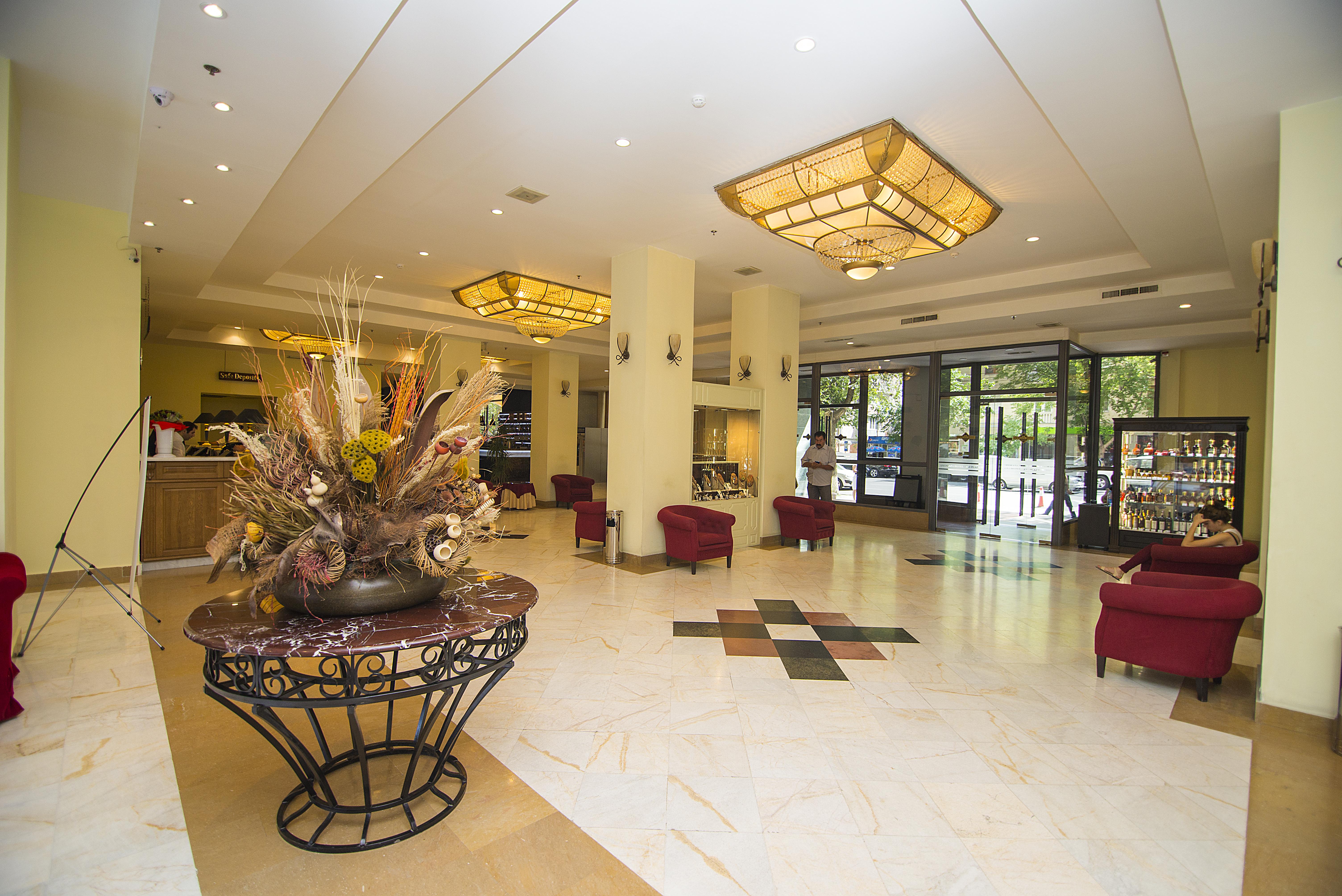 Ani Plaza Hotel Yerevan Exterior foto
