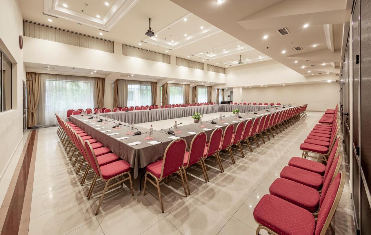 Ani Plaza Hotel Yerevan Exterior foto