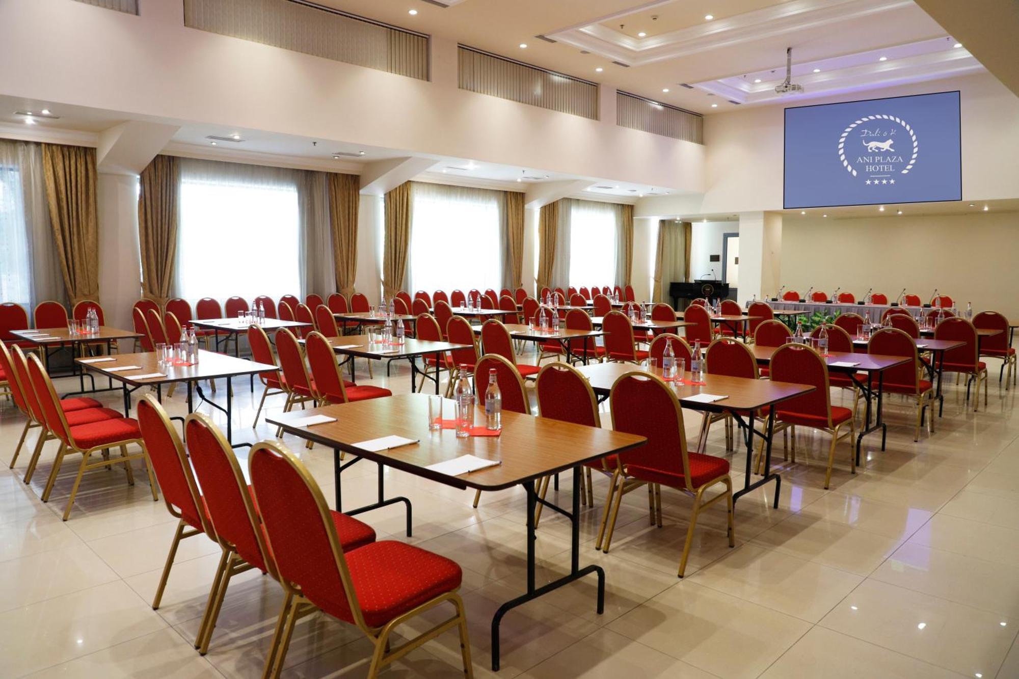 Ani Plaza Hotel Yerevan Exterior foto