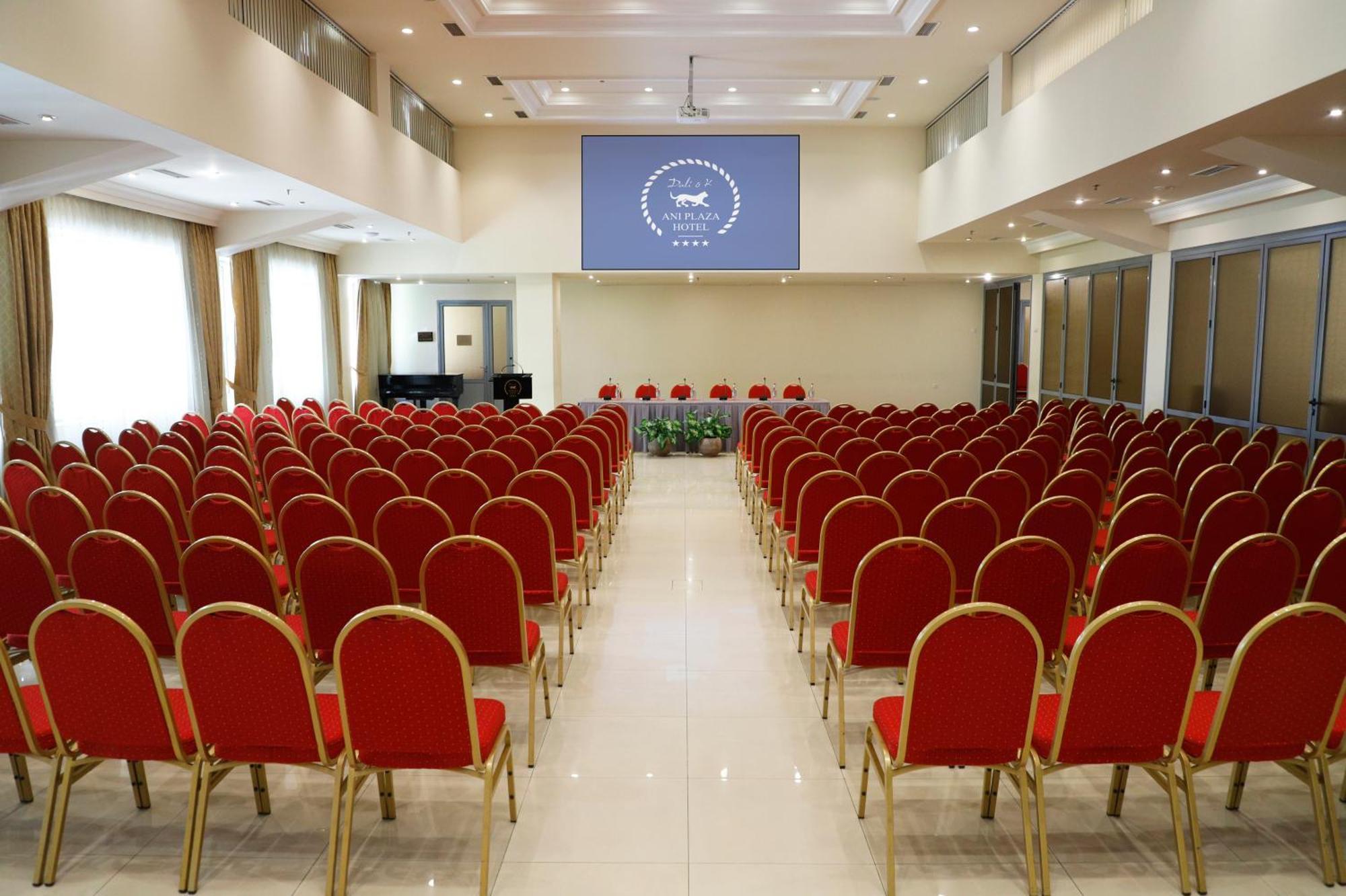 Ani Plaza Hotel Yerevan Exterior foto