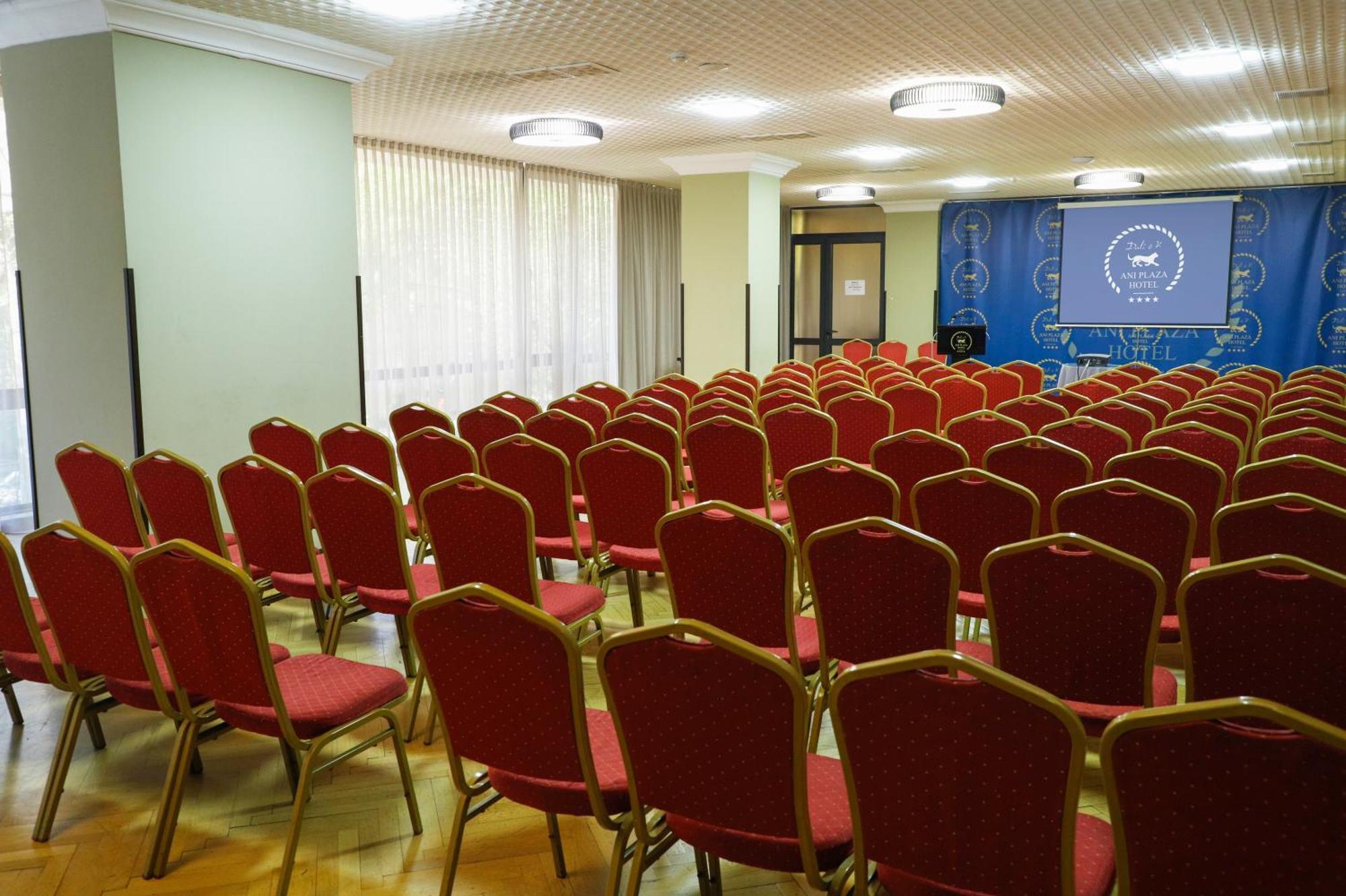 Ani Plaza Hotel Yerevan Exterior foto