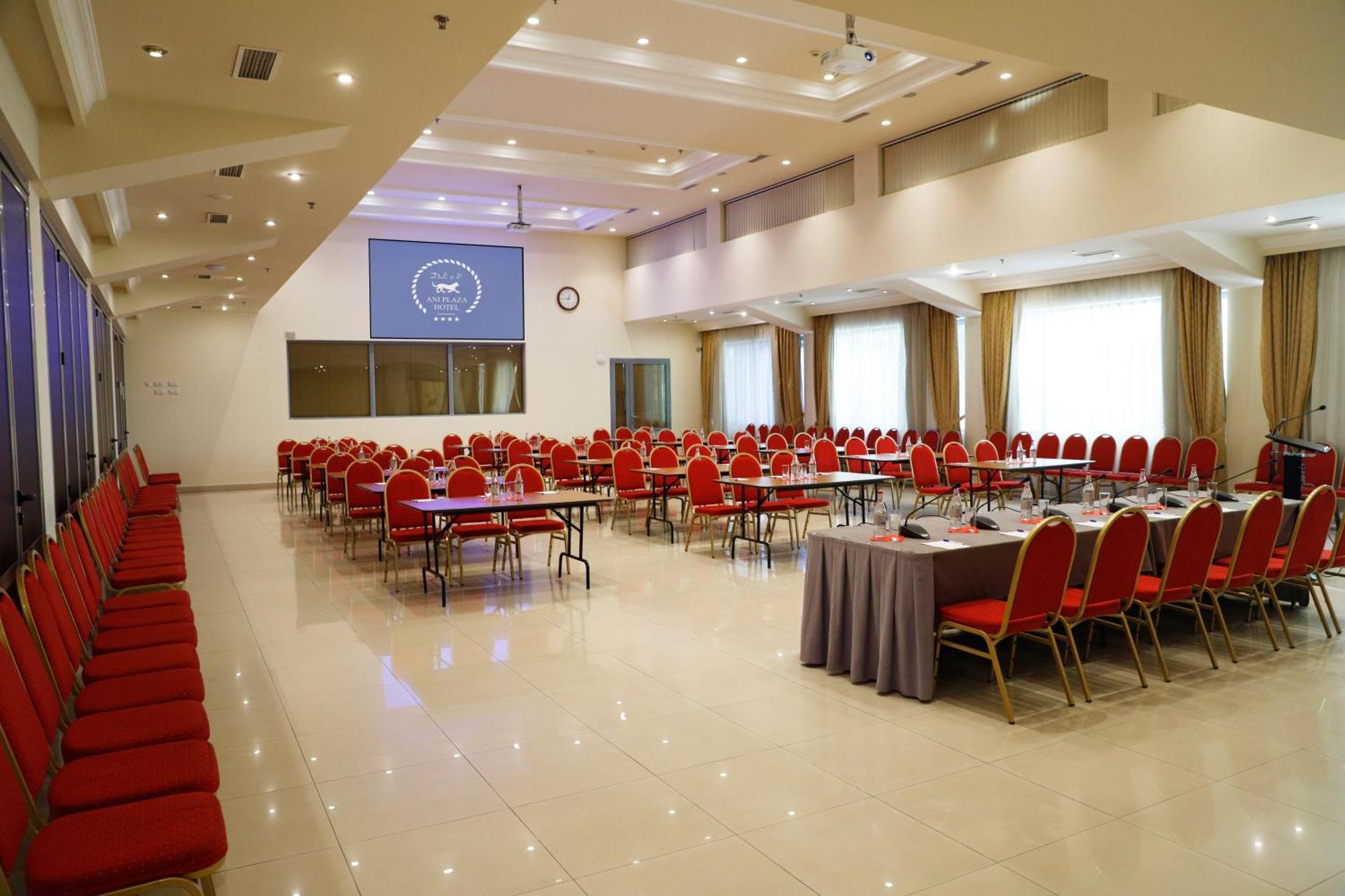 Ani Plaza Hotel Yerevan Exterior foto