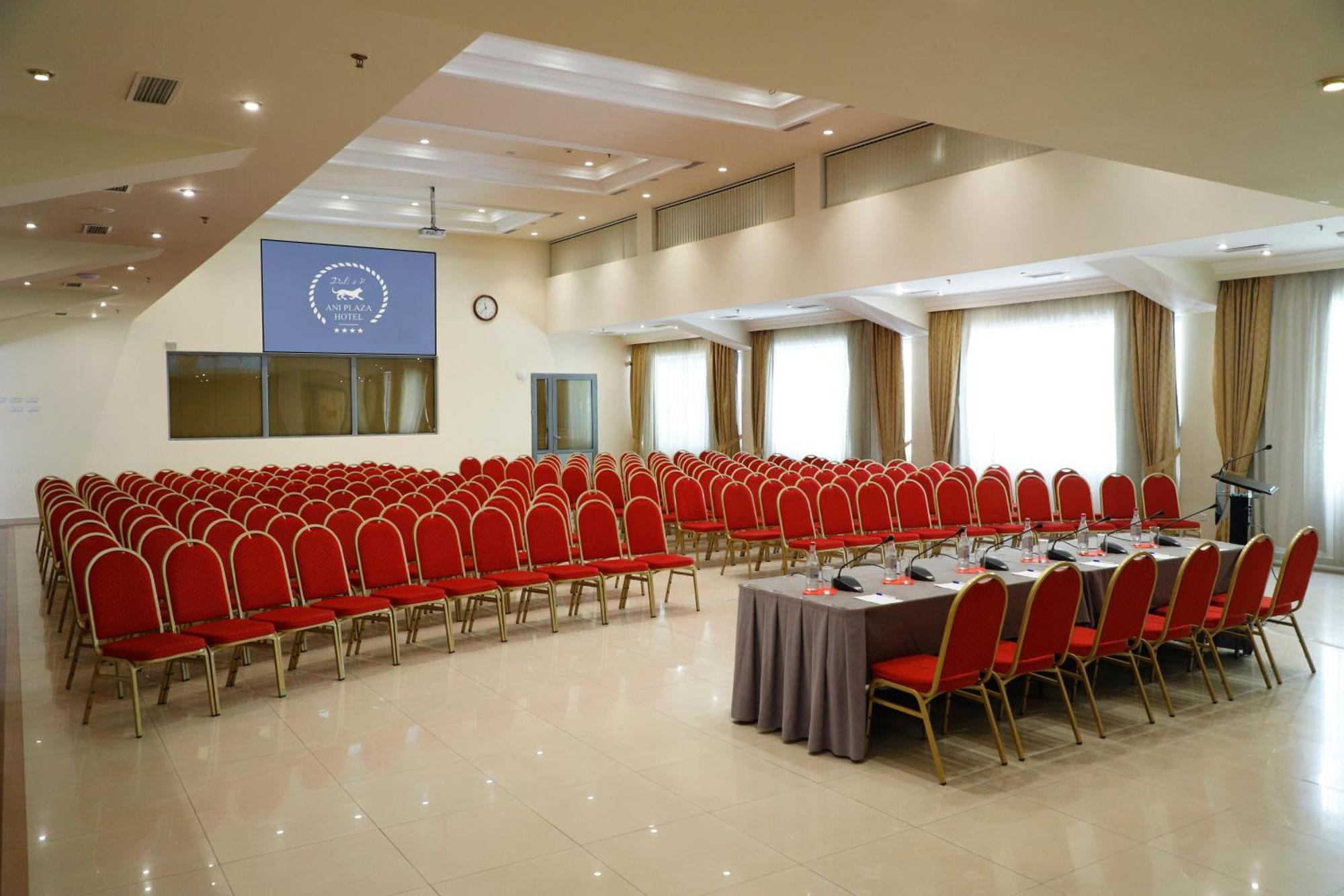 Ani Plaza Hotel Yerevan Exterior foto
