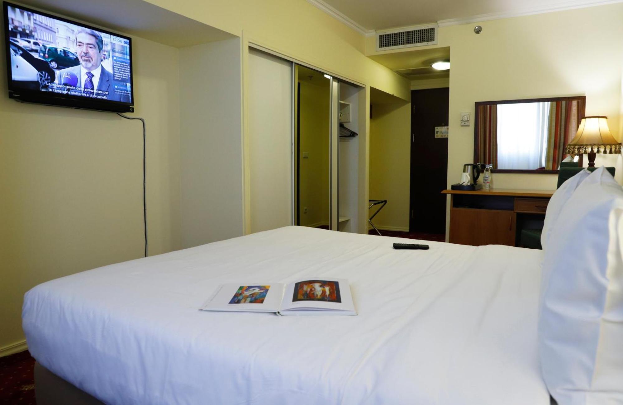Ani Plaza Hotel Yerevan Exterior foto