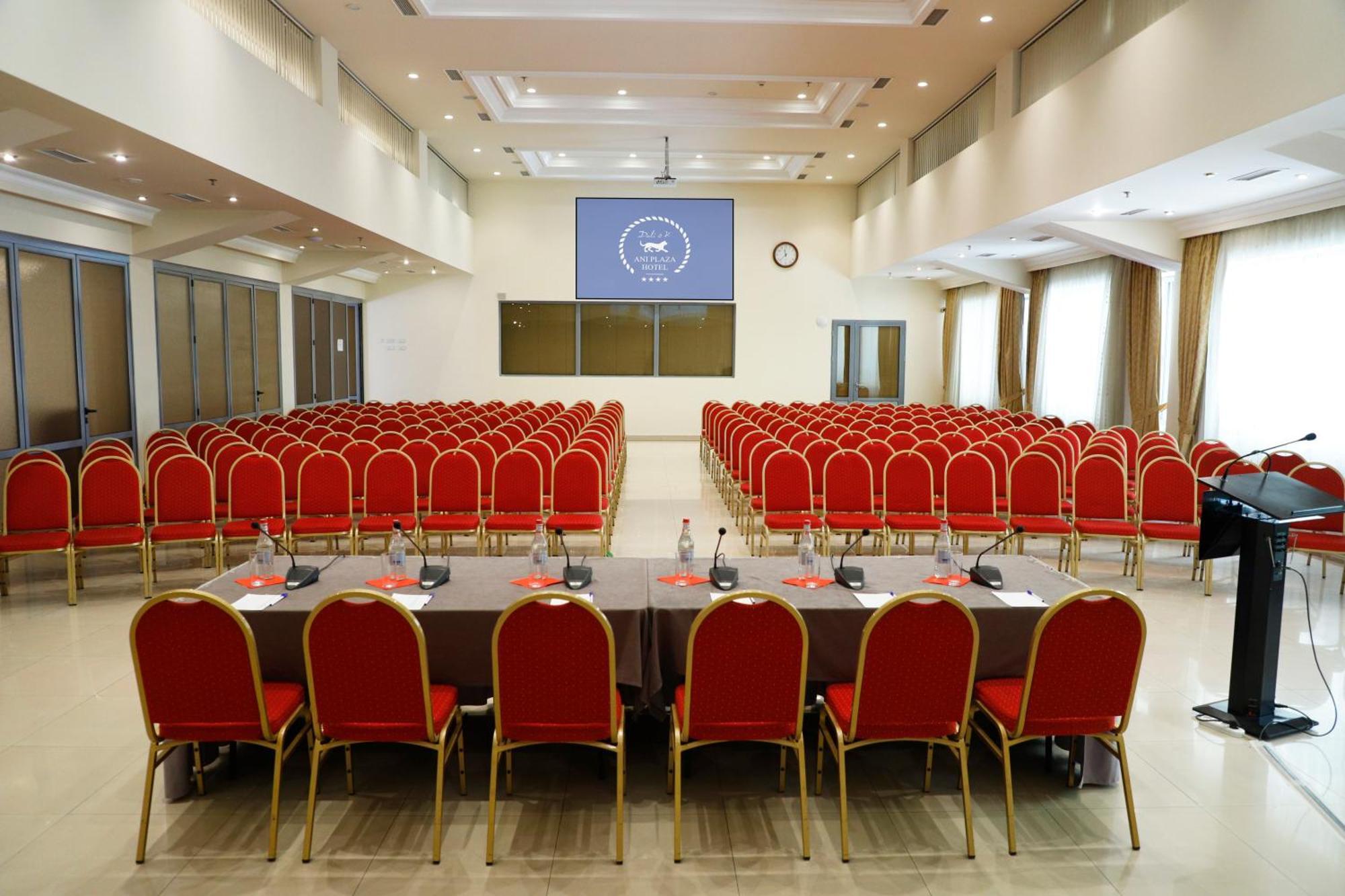 Ani Plaza Hotel Yerevan Exterior foto
