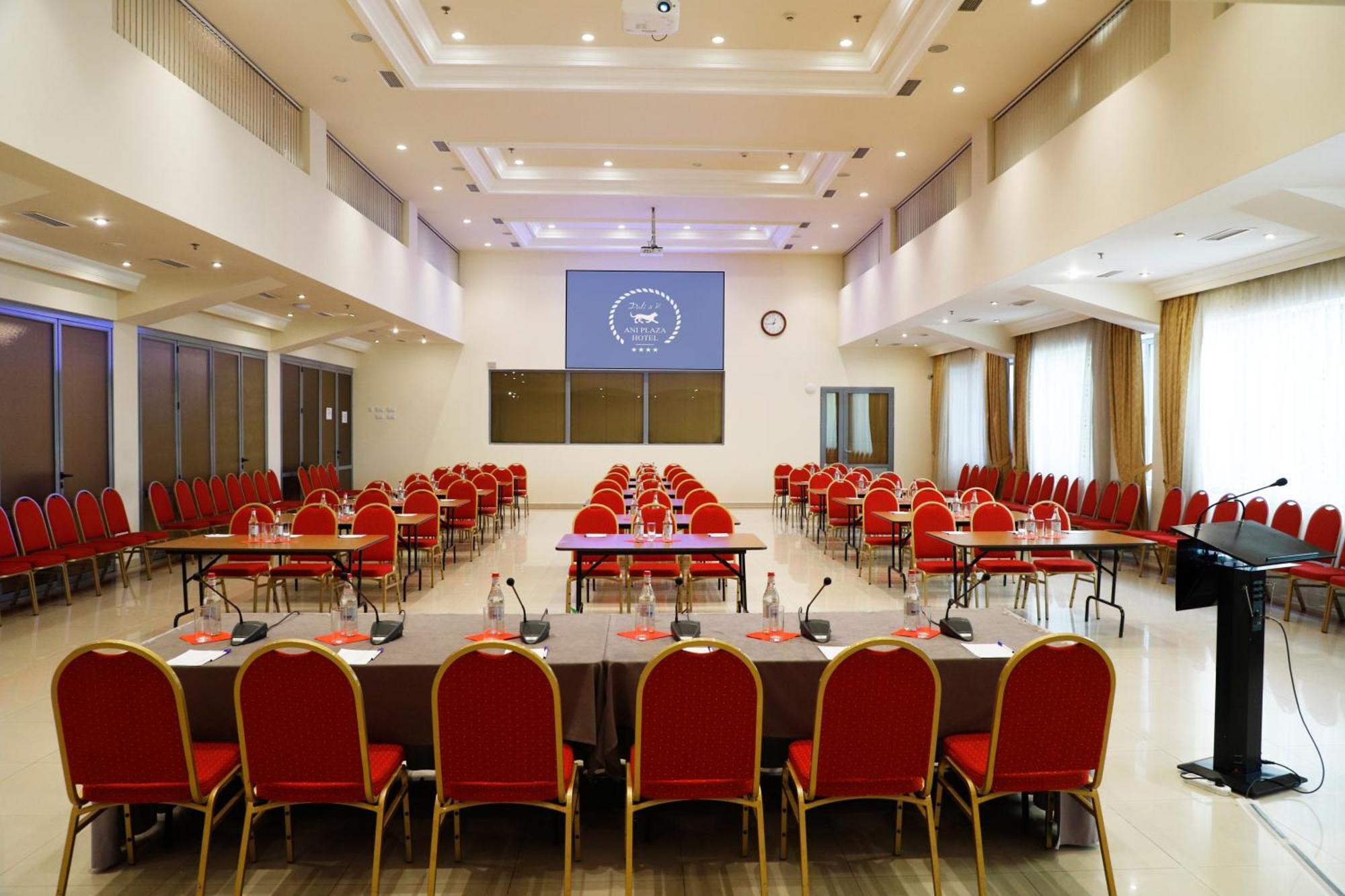 Ani Plaza Hotel Yerevan Exterior foto