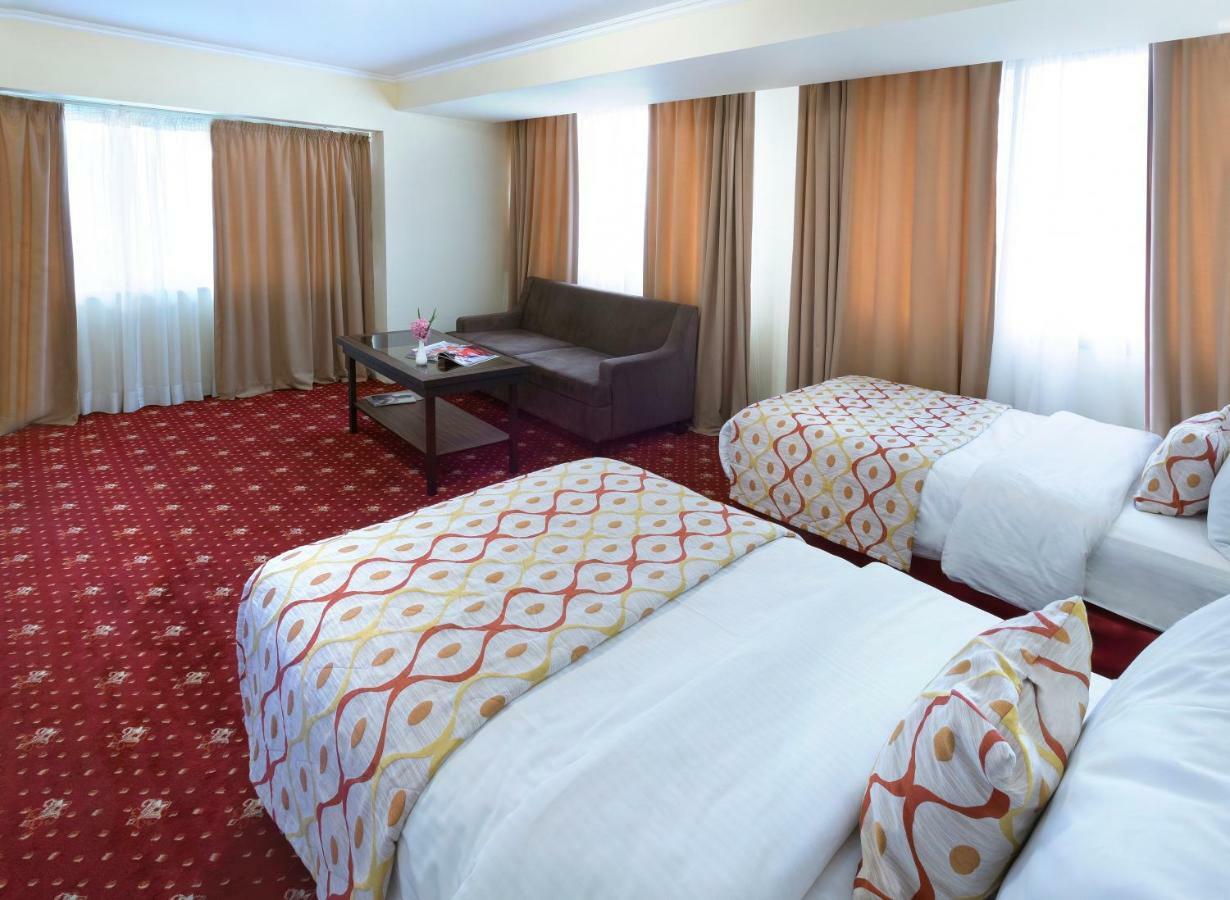 Ani Plaza Hotel Yerevan Exterior foto