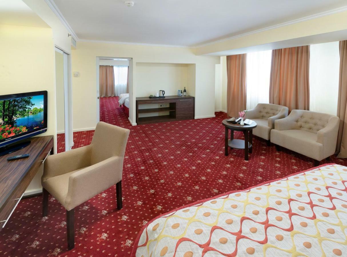 Ani Plaza Hotel Yerevan Exterior foto