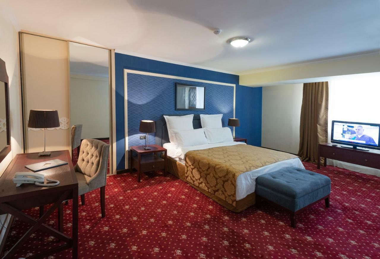 Ani Plaza Hotel Yerevan Exterior foto