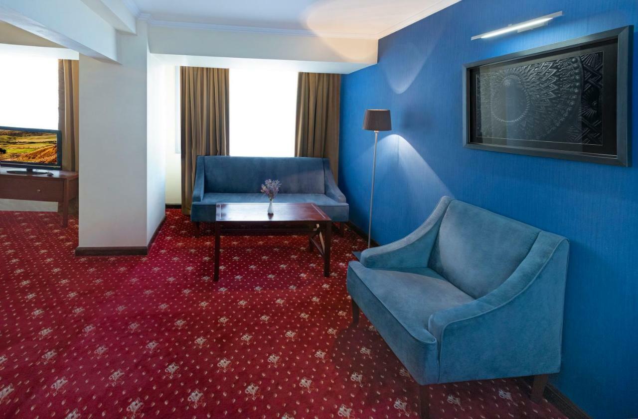 Ani Plaza Hotel Yerevan Exterior foto